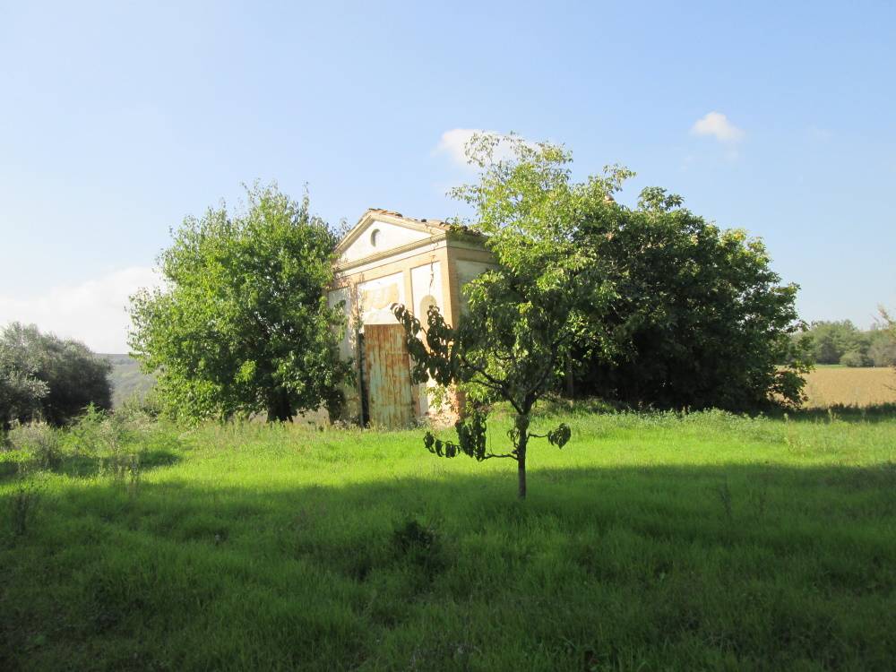 Casa in pietra con terreno in vendita a Jesi