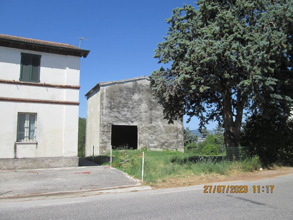 Locale commerciale in vendita a Cupramontana