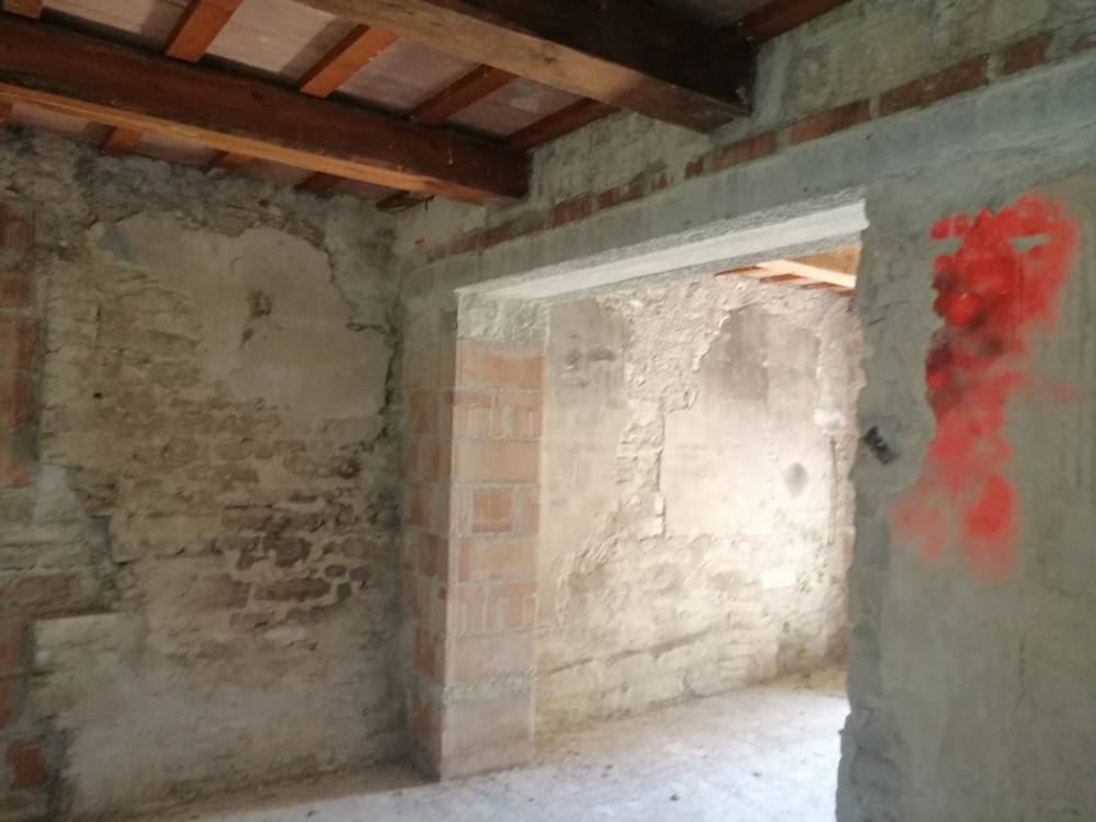 Casa in pietra con terreno in vendita a Apiro