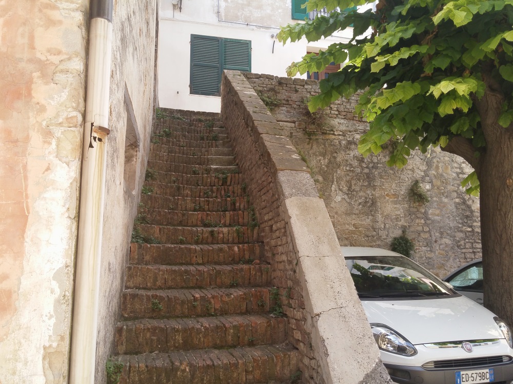 Casa nei borghi e castelli in vendita a Serra San Quirico