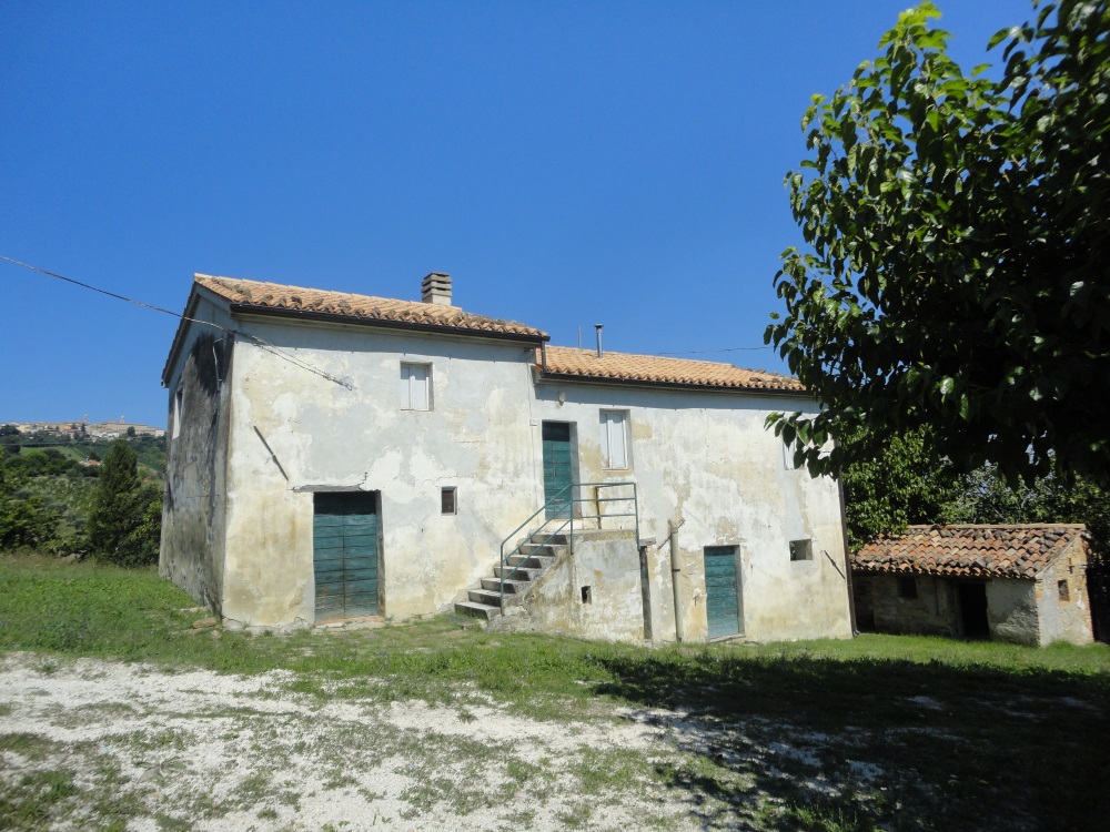 Casa parzialmente ristrutturata (in campagna) in vendita a Cupramontana
