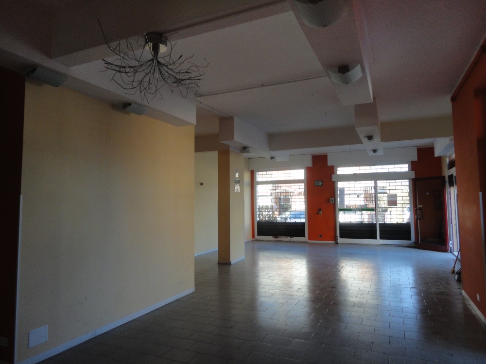 Locale commerciale in vendita a Castelbellino