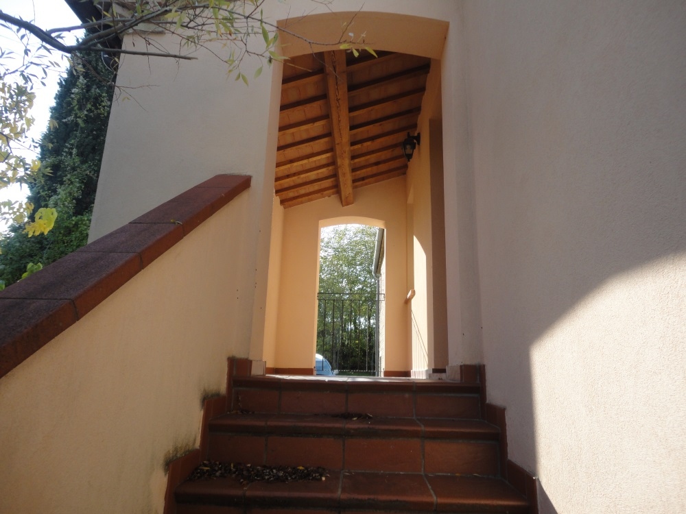 Casa in pietra con terreno in vendita a Apiro