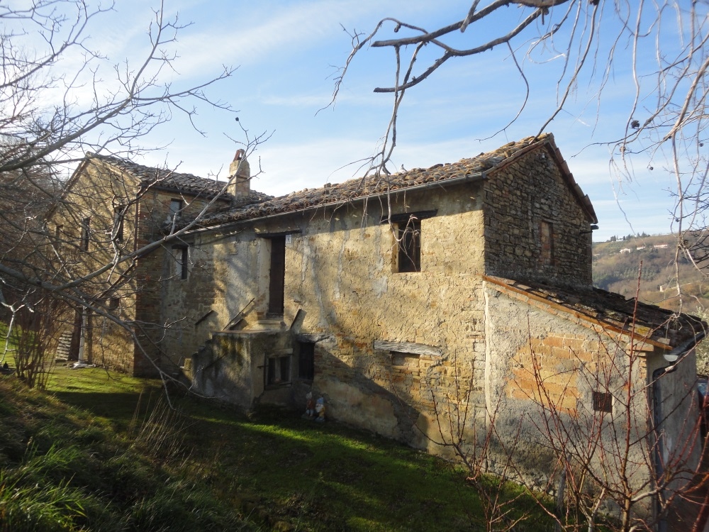Casa in pietra con terreno in vendita a Poggio San Marcello