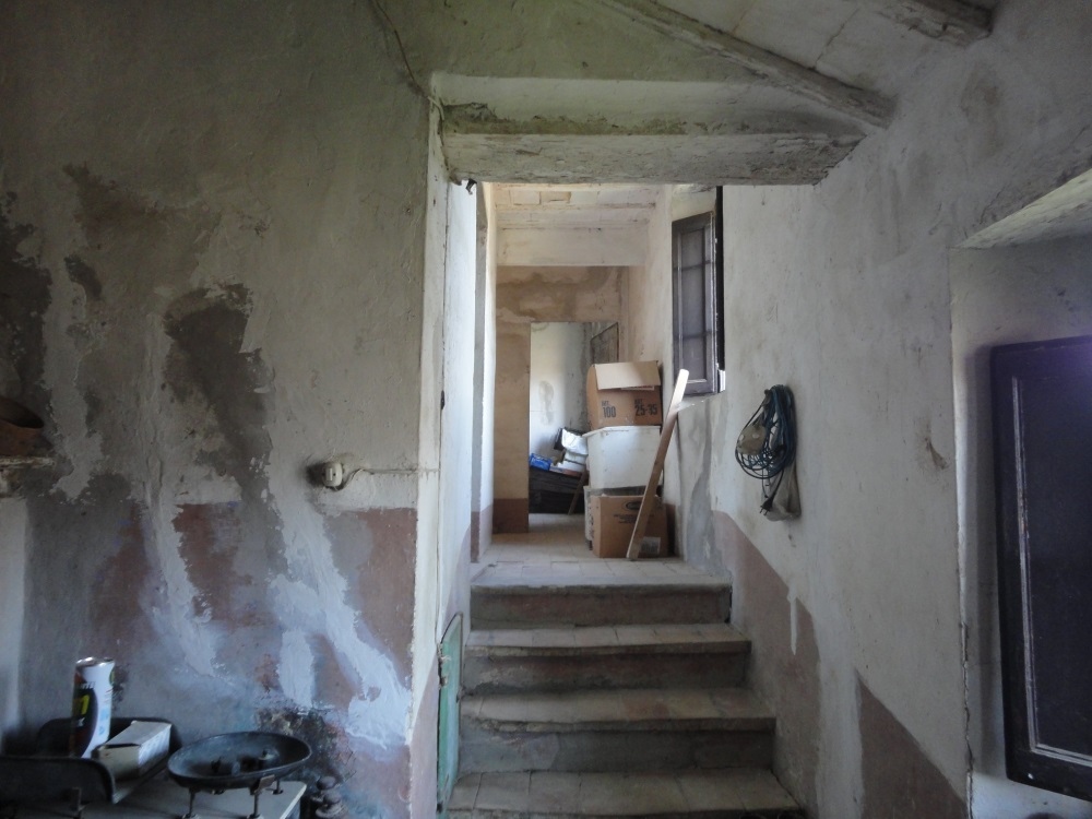 Casa in pietra con terreno in vendita a Poggio San Marcello