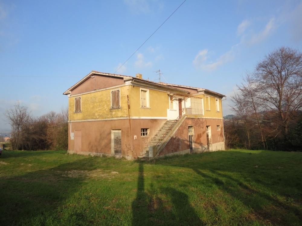 Casa da ristrutturare (in campagna) in vendita a Montelupone, San Firmano