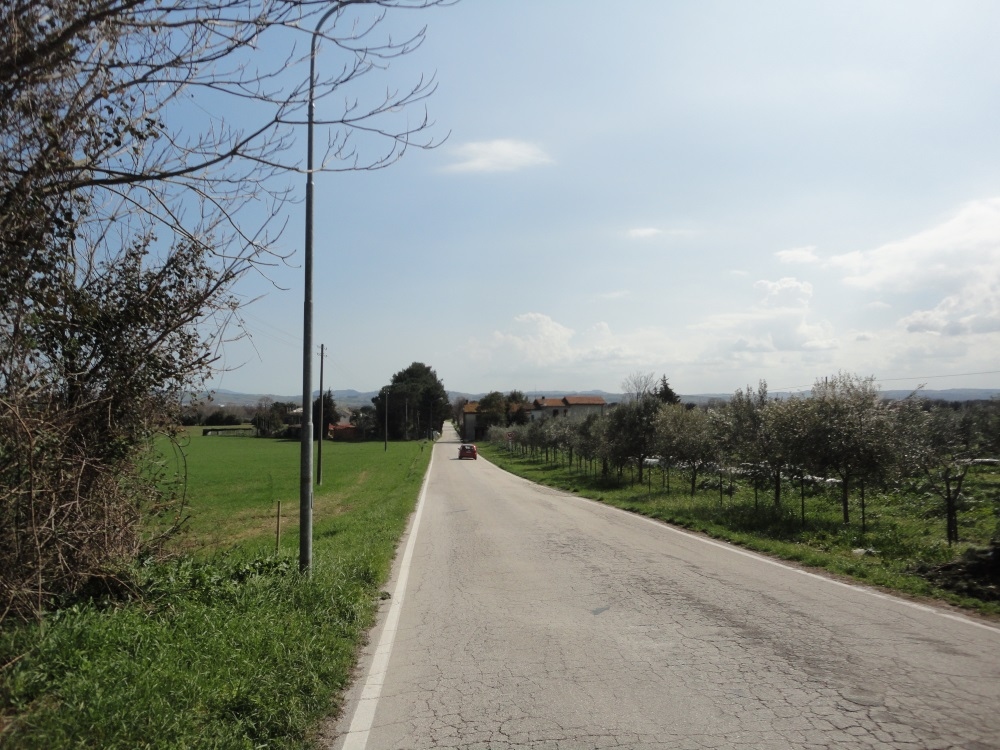Porzione di casa affiancata (da ristrutturare) in campagna in vendita a Montemarciano