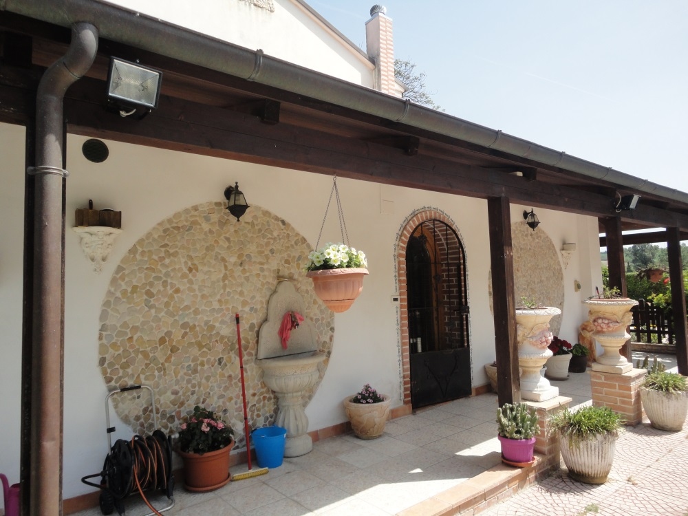 Villa in campagna in vendita a Jesi