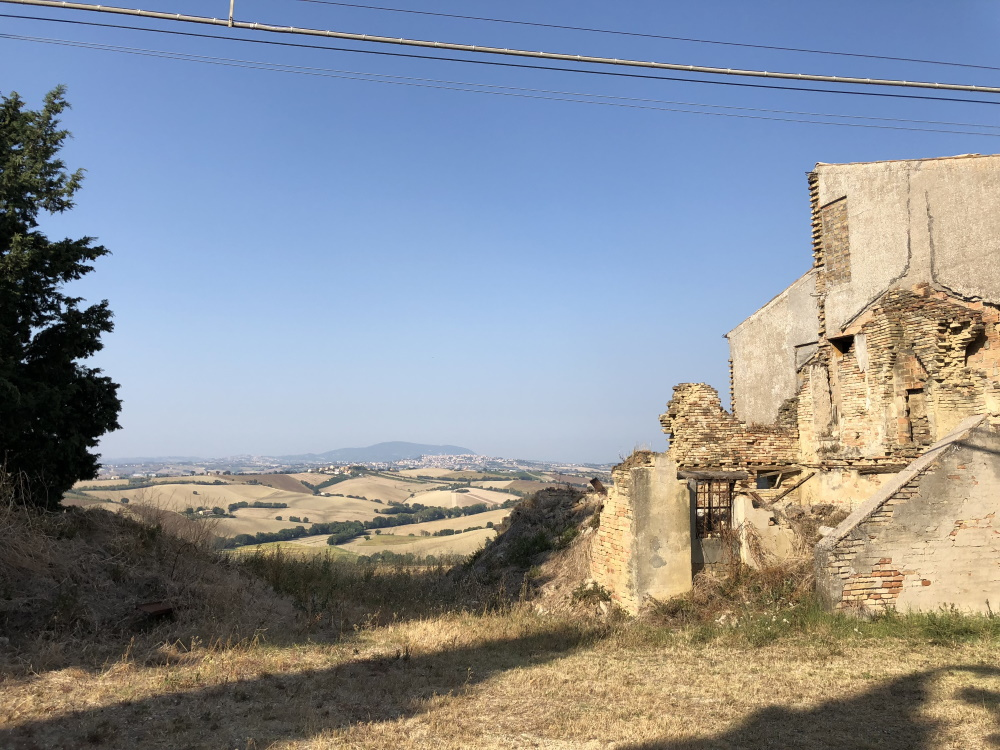 Casa da ristrutturare (in campagna) in vendita a Recanati