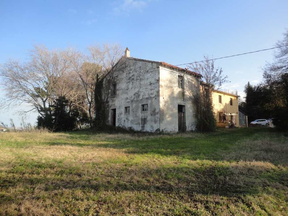 Casa da ristrutturare (in campagna) in vendita a San Marcello