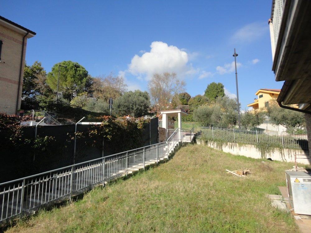 Appartamento / casa in citta\' della provincia in vendita a Monsano