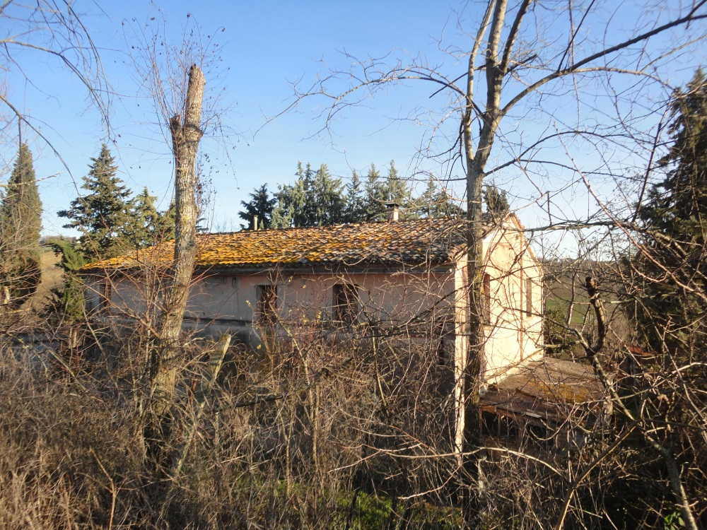 Casa in pietra con terreno in vendita a San Marcello