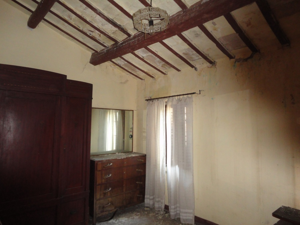 Casa in pietra con terreno in vendita a San Marcello
