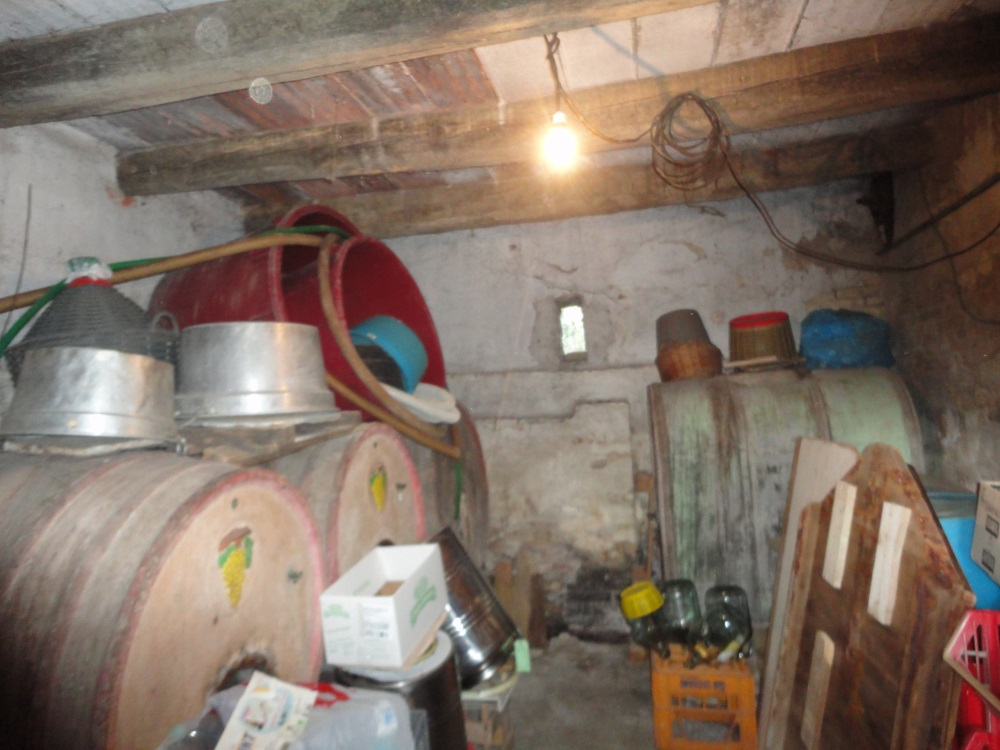 Casa in pietra con terreno in vendita a San Marcello