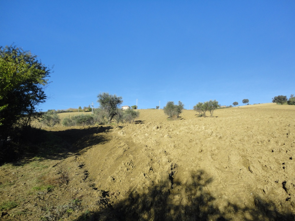 Casa in pietra con terreno in vendita a San Marcello