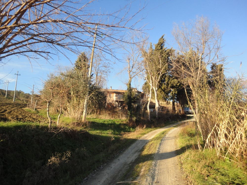 Casa in pietra con terreno in vendita a San Marcello