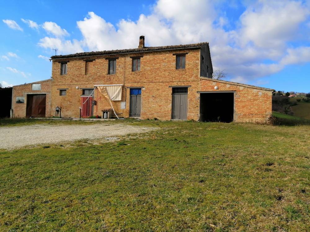 Casa da ristrutturare (in campagna) in vendita a Staffolo