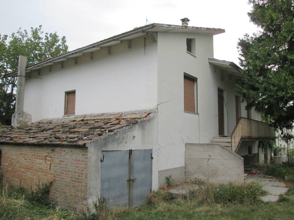 Casa in pietra con terreno in vendita a Mergo