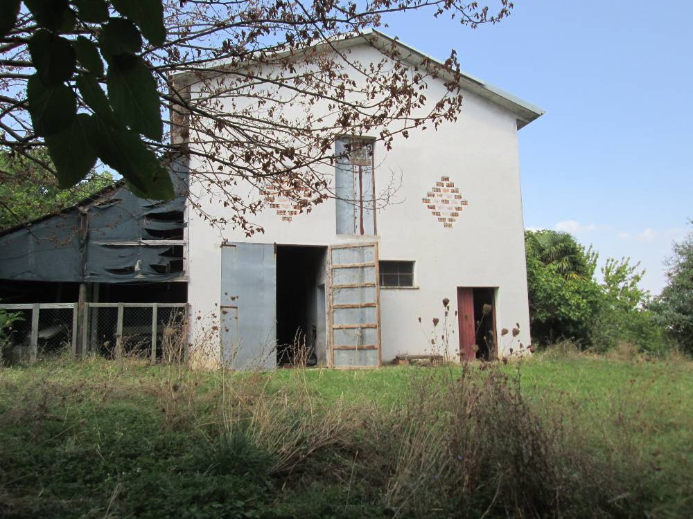 Casa in pietra con terreno in vendita a Mergo
