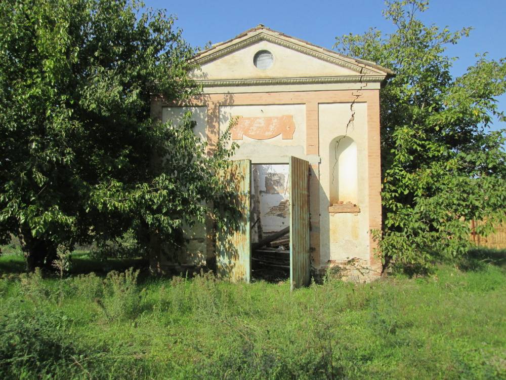 Casa in pietra con terreno in vendita a Jesi