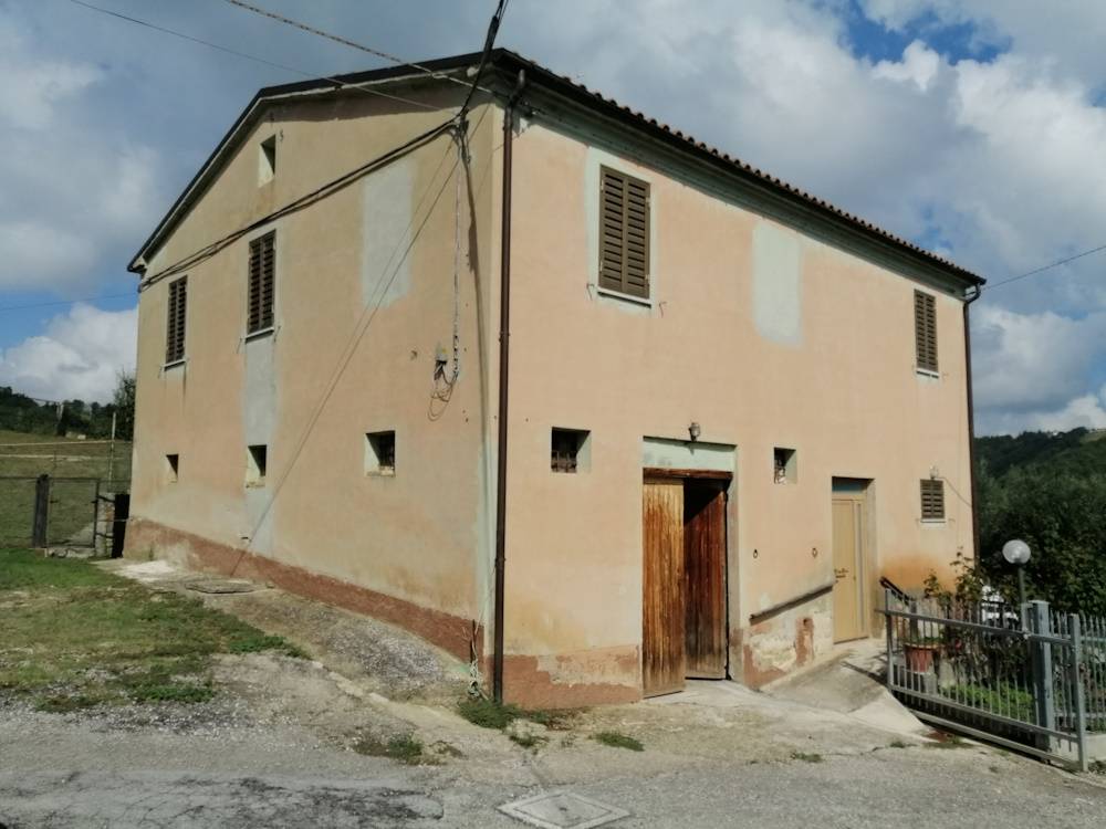 Casa in pietra con terreno in vendita a Serra San Quirico