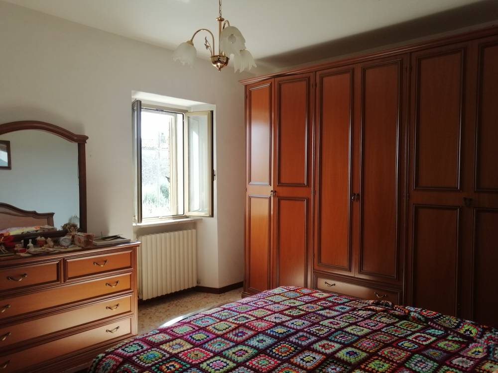 Casa in pietra con terreno in vendita a Serra San Quirico