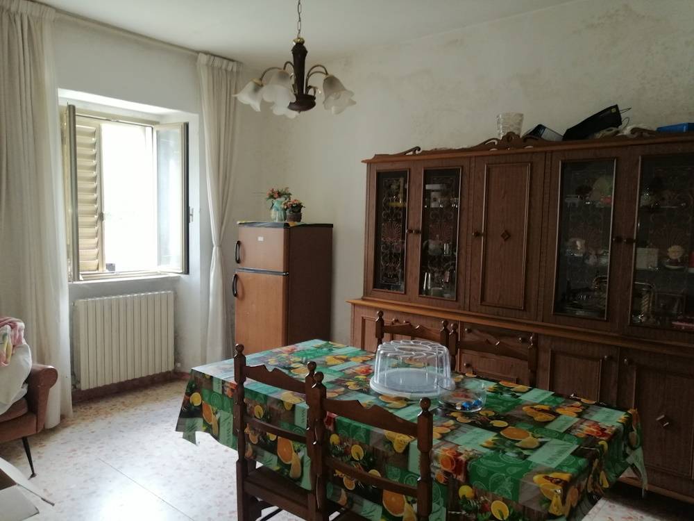 Casa in pietra con terreno in vendita a Serra San Quirico