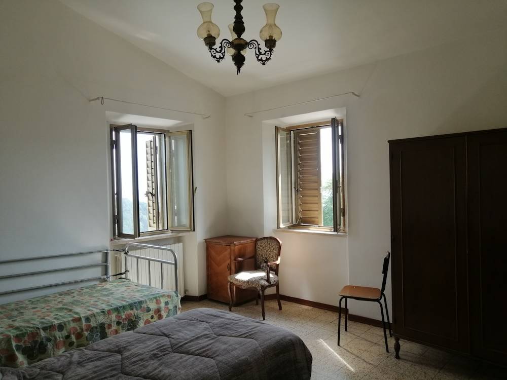 Casa in pietra con terreno in vendita a Serra San Quirico