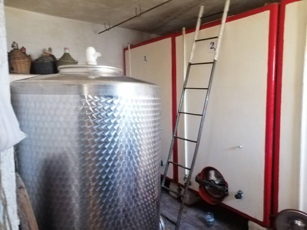 Casa in pietra con terreno in vendita a Cupramontana