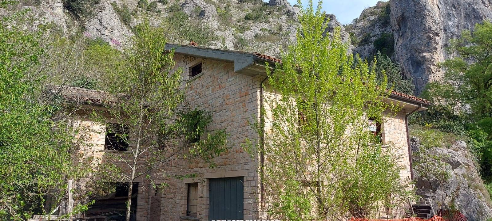 Casa nei borghi e castelli in vendita a Acqualagna, Furlo