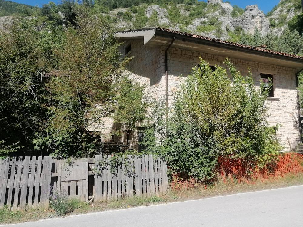 Casa nei borghi e castelli in vendita a Acqualagna, Furlo