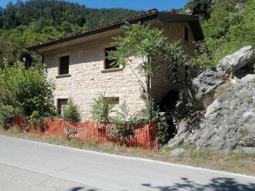 Casa nei borghi e castelli in vendita a Acqualagna, Furlo