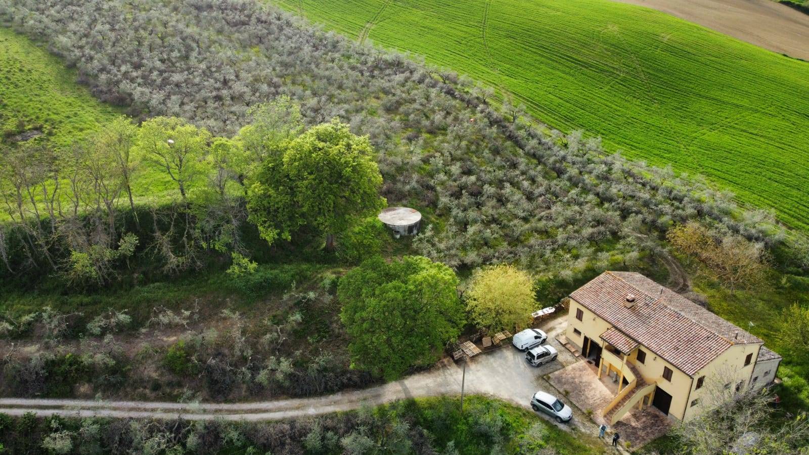 Casa in pietra con terreno in vendita a Castelplanio