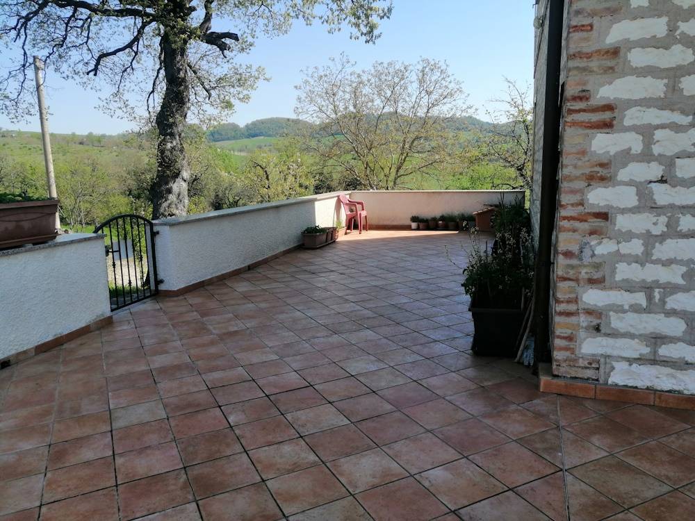 Casa in pietra con terreno in vendita a Sassoferrato