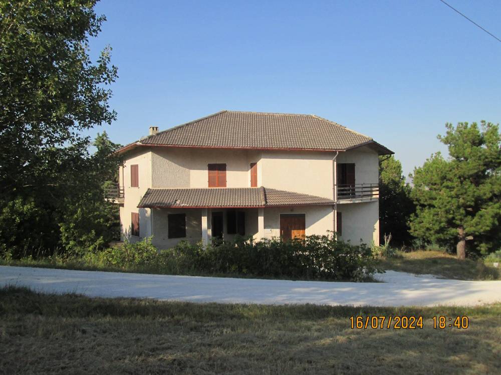 Villa in campagna in vendita a Cupramontana