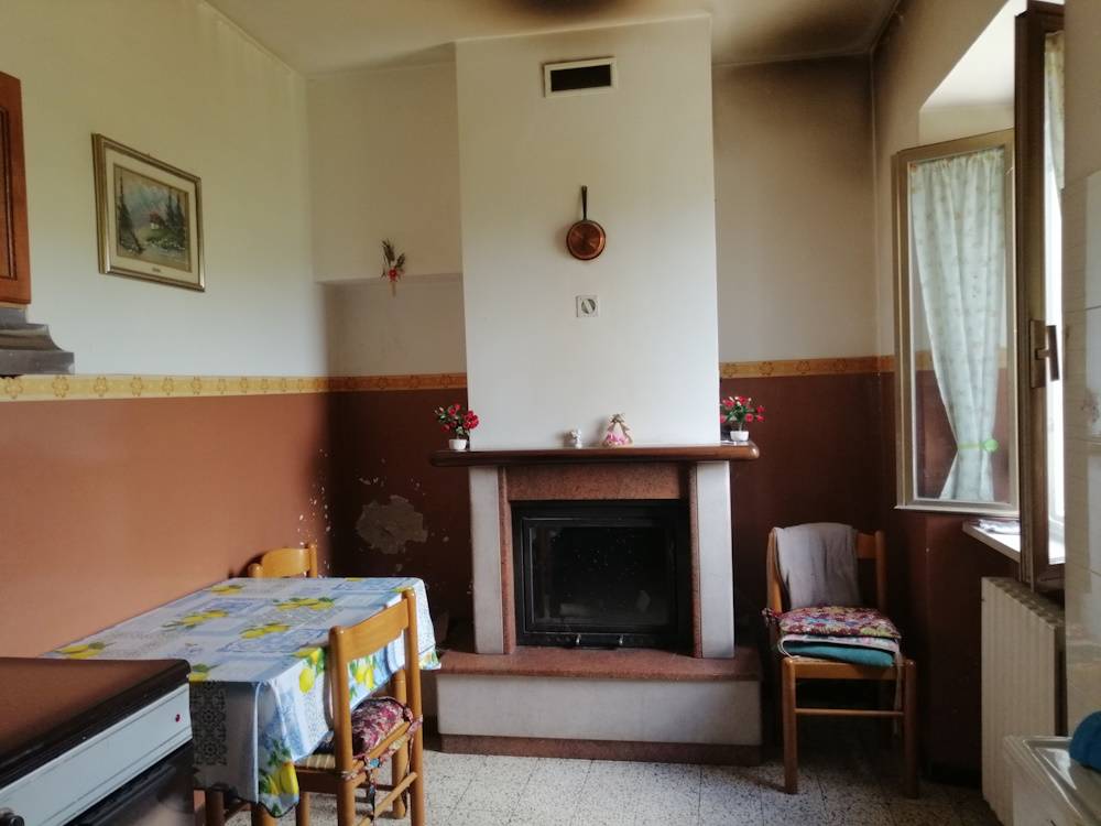 Casa in pietra con terreno in vendita a Serra San Quirico