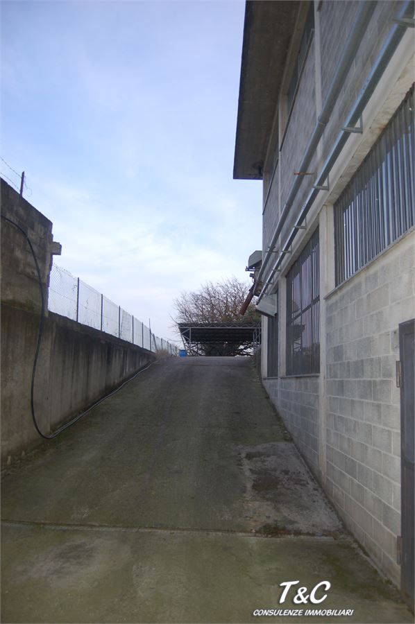 Magazzino in vendita a Roletto