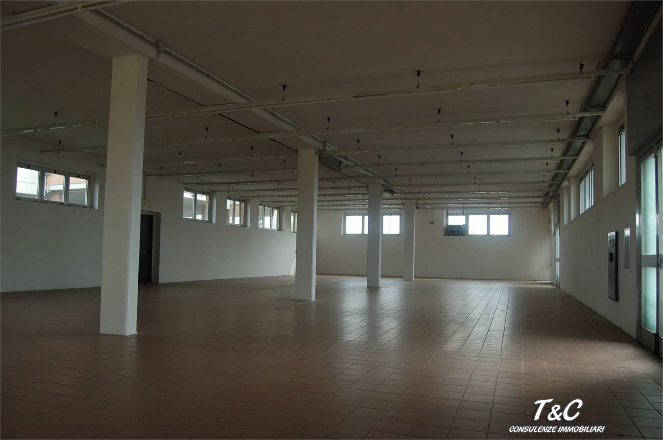 Locale commerciale in vendita a Orbassano