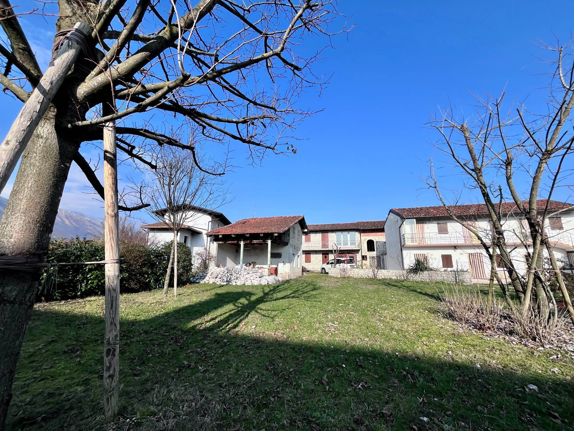 Villa bifamiliare in vendita a Aviano, Castel d'Aviano