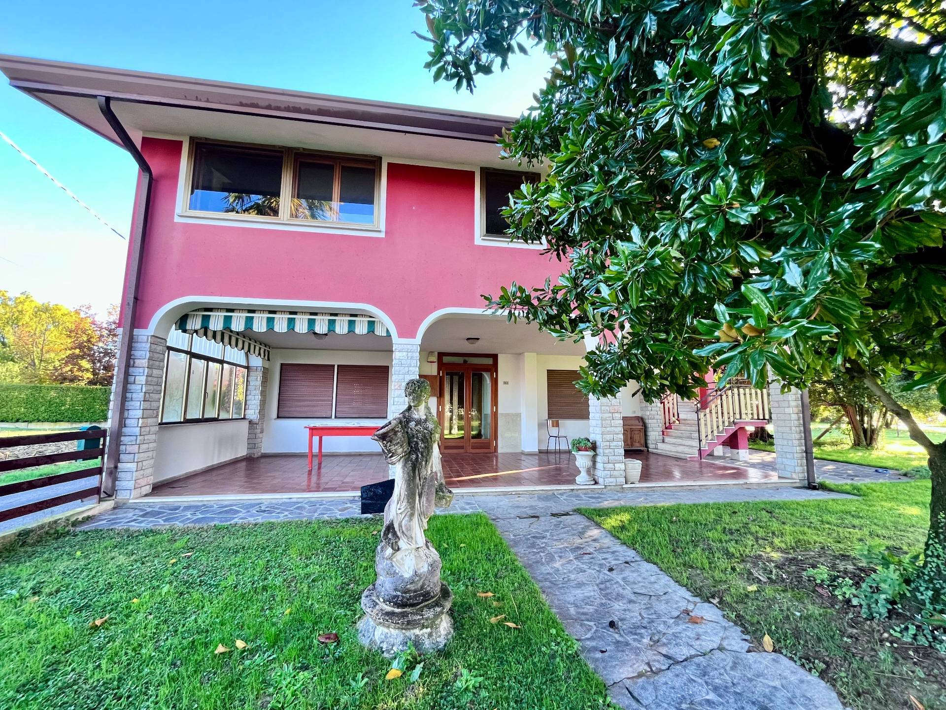 Villa bifamiliare in vendita a Pordenone, Villanova