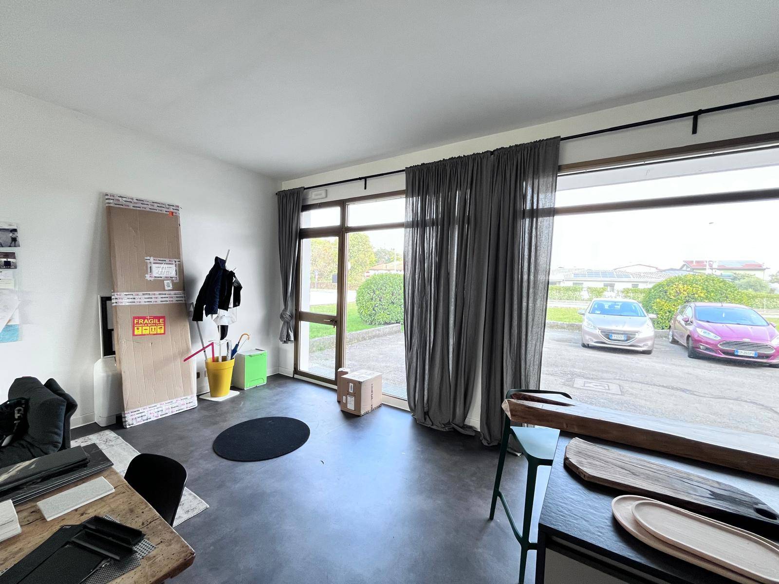 Locale commerciale in affitto a Porcia, Sant'Antonio