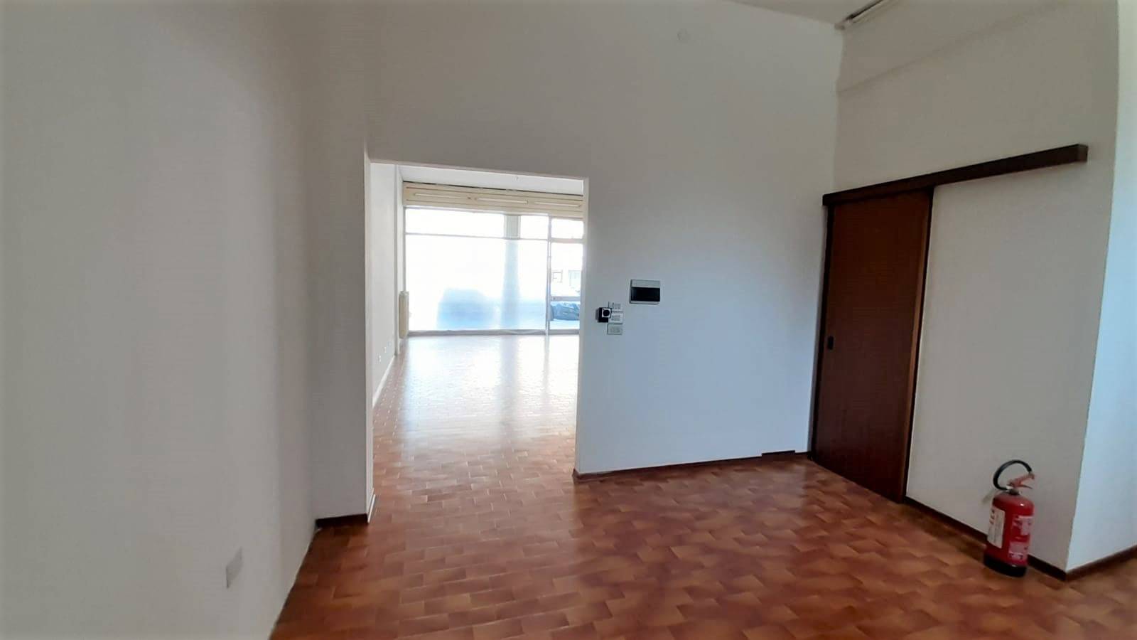 Locale commerciale in vendita a Pordenone, Torre