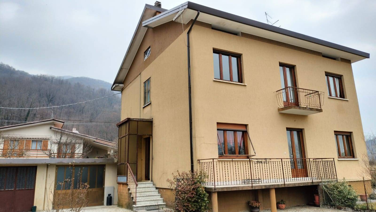 Villa bifamiliare in vendita a Meduno