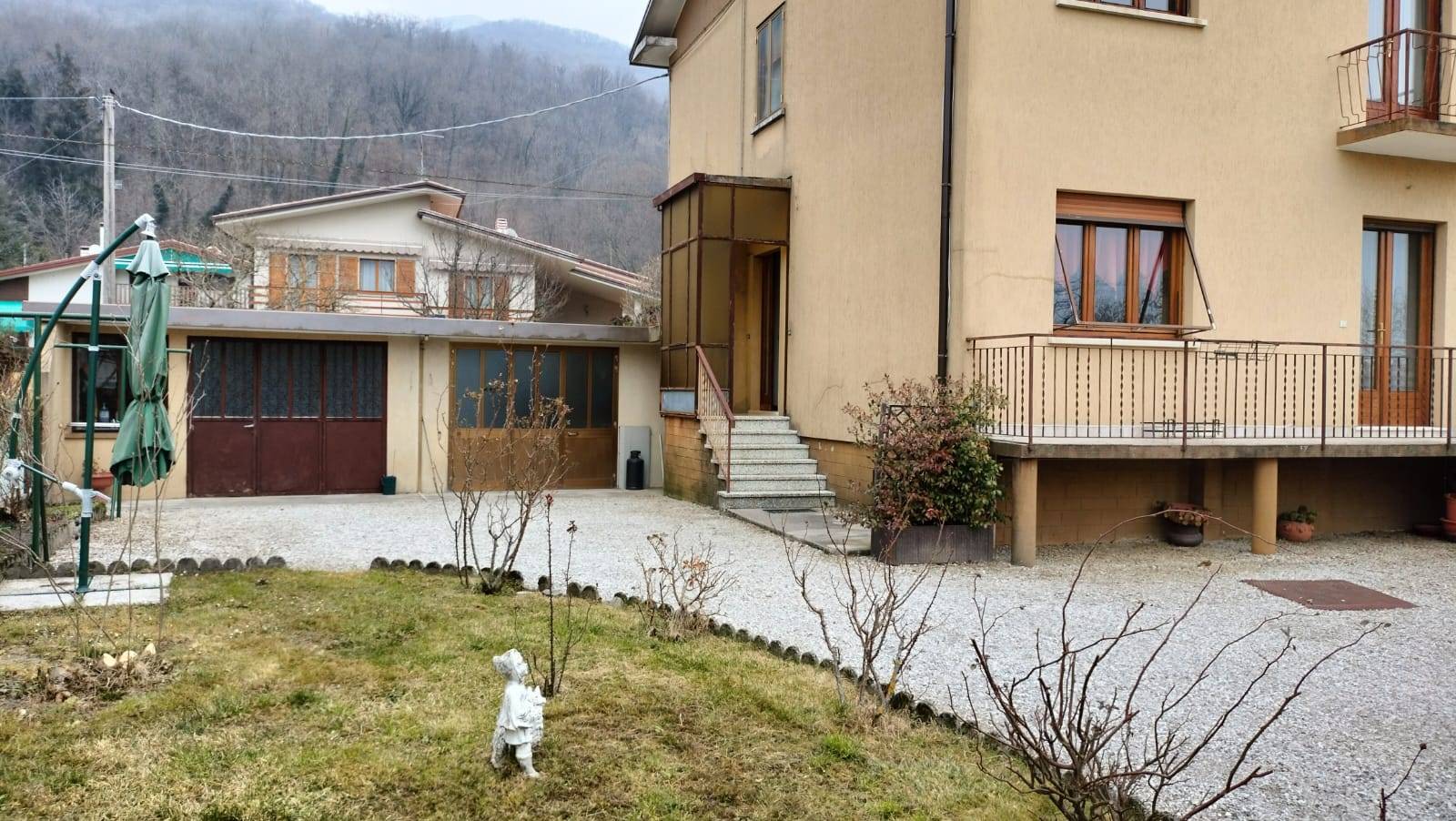 Villa bifamiliare in vendita a Meduno