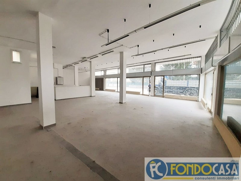 Locale commerciale in vendita a Pordenone, Semicentro