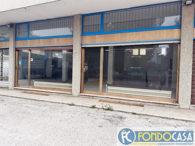 Locale commerciale in vendita a Pordenone, Semicentro