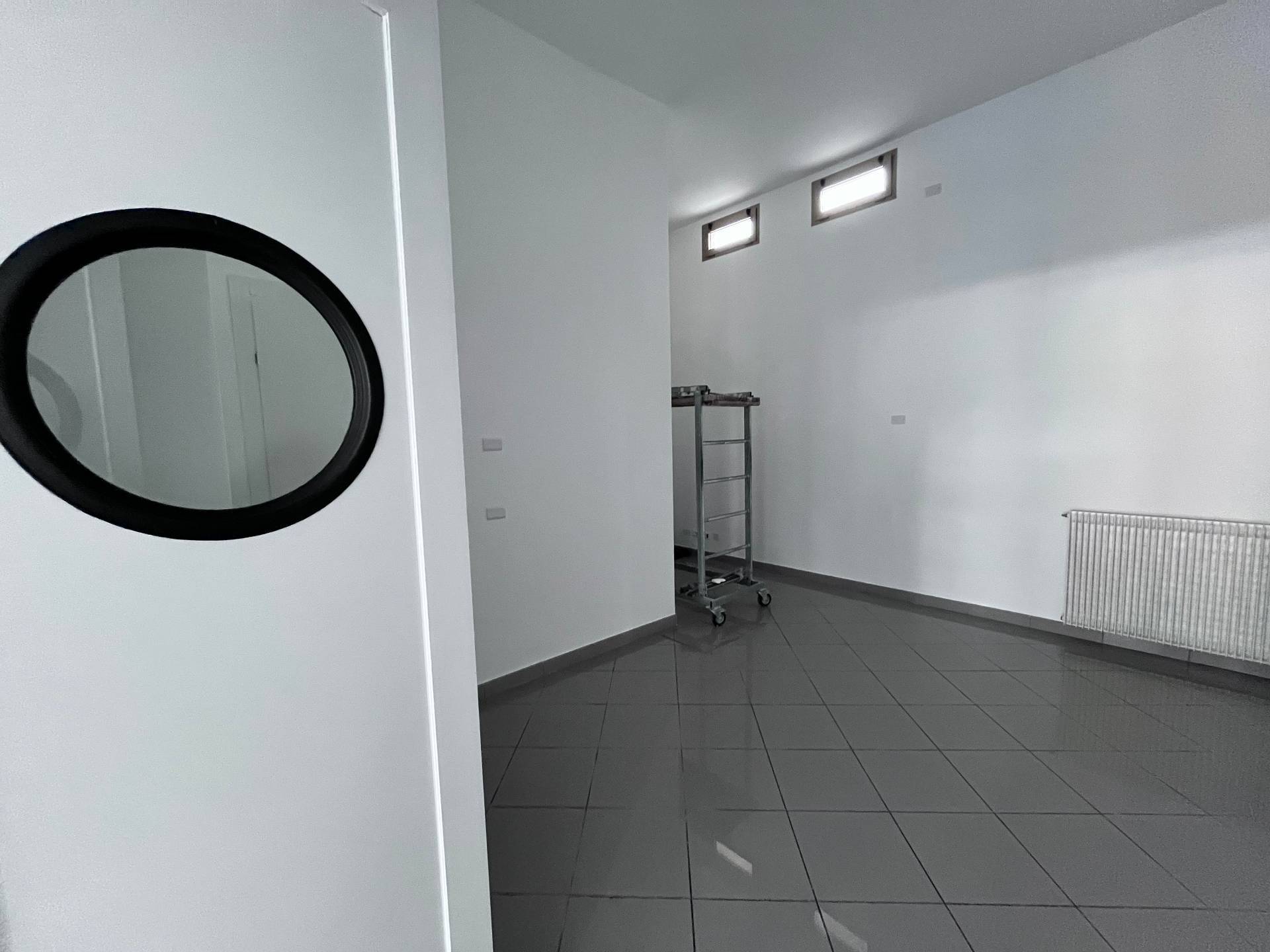 Locale commerciale in affitto a Pordenone, Centro