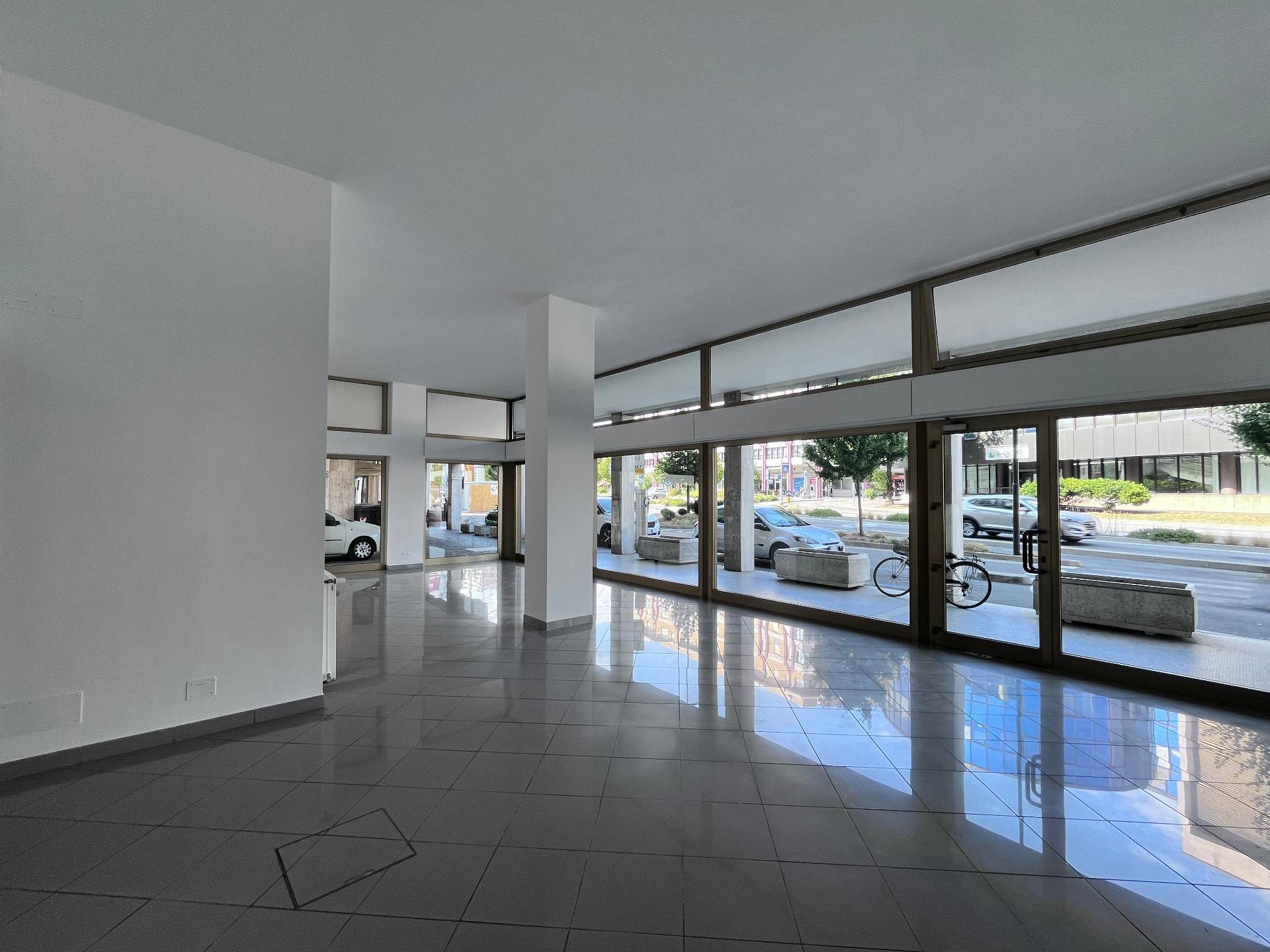 Locale commerciale in affitto a Pordenone, Centro