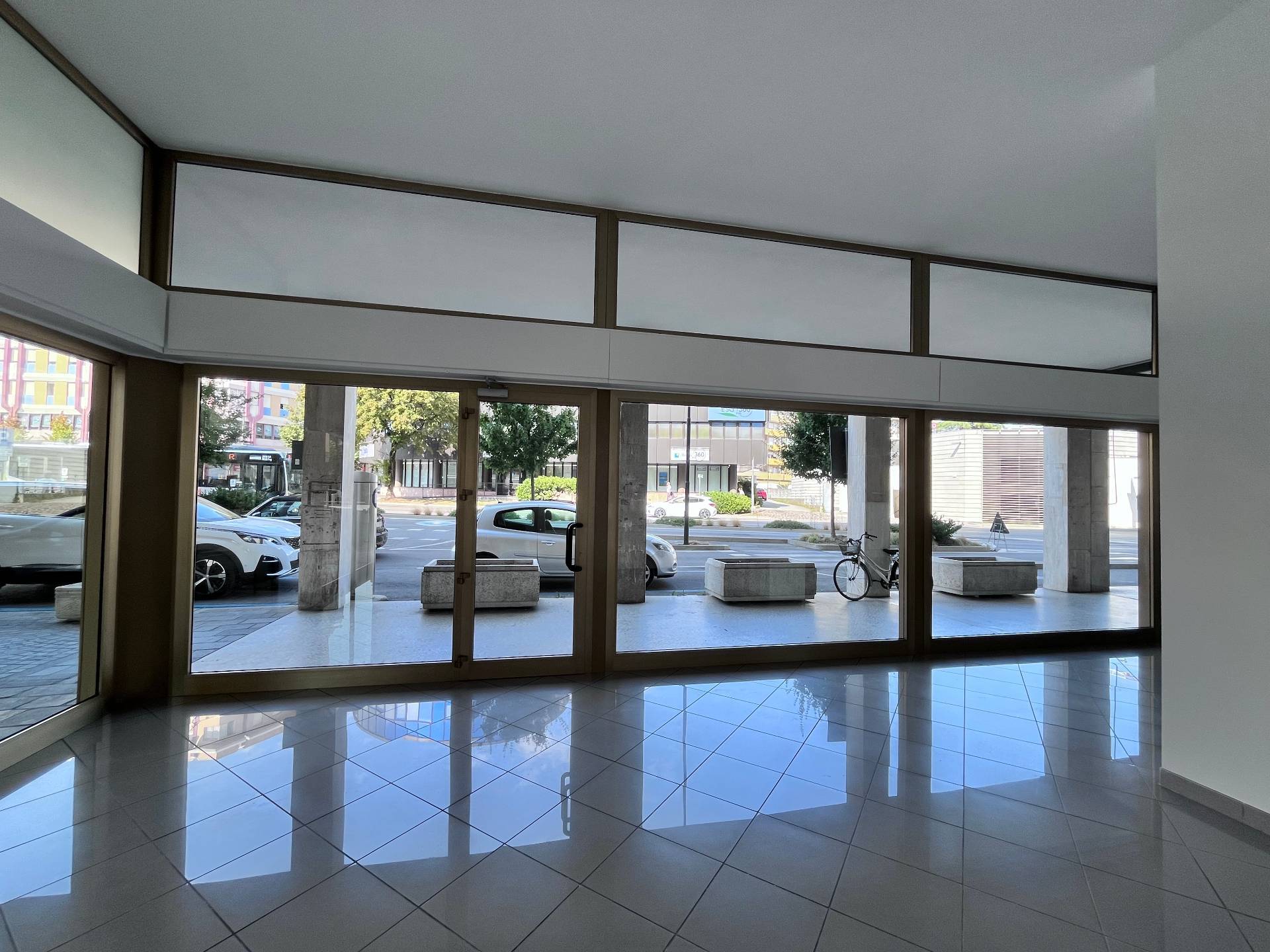 Locale commerciale in affitto a Pordenone, Centro