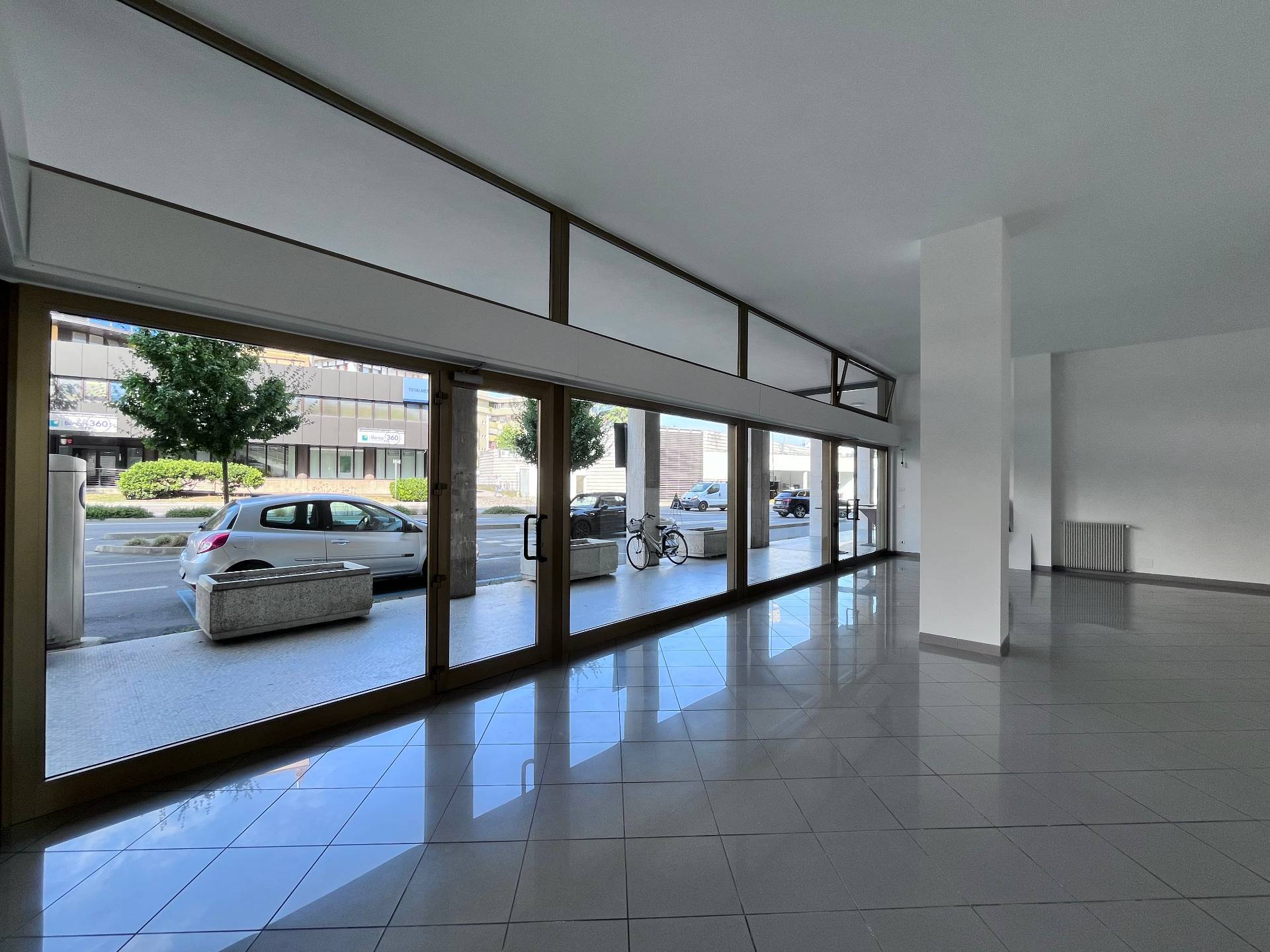 Locale commerciale in affitto a Pordenone, Centro